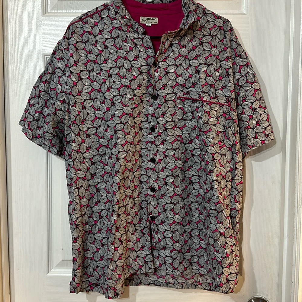 Apsara button down shirt. XXL. Magenta with black and white leaves.